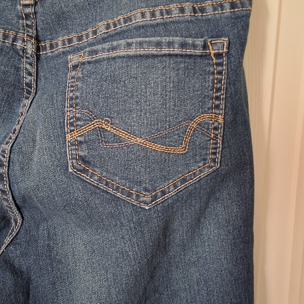 Woman's jeans - Picture 3 of 9